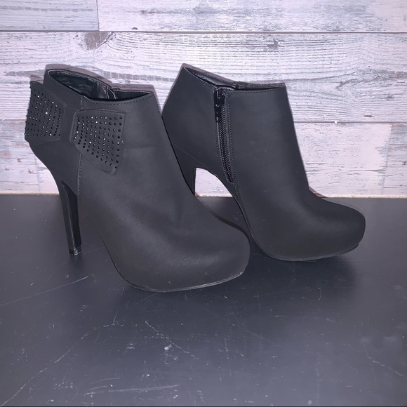 Madeline Stuart Shoes - Madeline Stuart black booties 6m